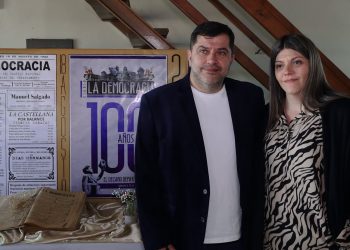 Alcalde saludó a familia Arias por 100 años de la Democracia