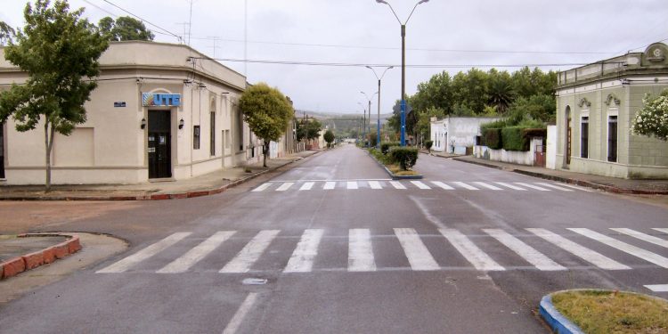 Diputado Echeverría presentó proyecto de ley para rescatar la identidad local