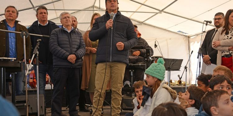 Inauguraron temporada de avistamiento de ballenas