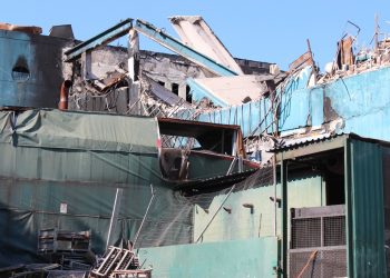 Comenzó la demolición de 4200 metros cuadrados de Punta Shopping tras diagnóstico de sectores afectados