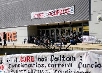 Estudiantes, docentes y funcionarios no docentes ocuparon el CURE