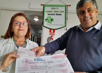 Carballal entregó cheque a Escuela N°5