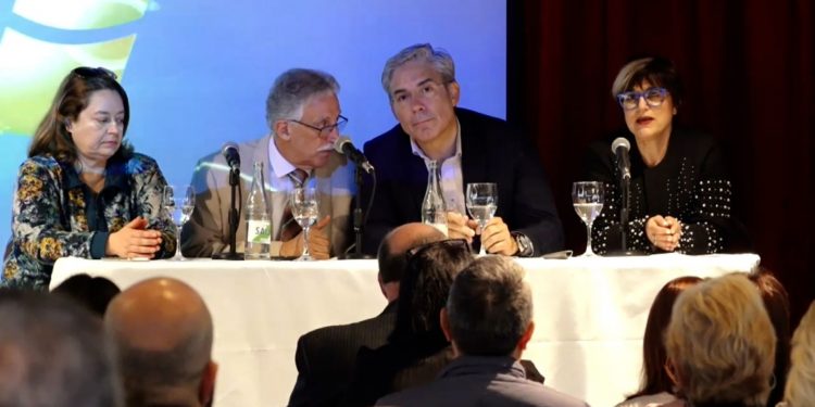 Robert Silva llegó a Maldonado y reiteró que «se alargarán las clases en los centros educativos que están ocupados»