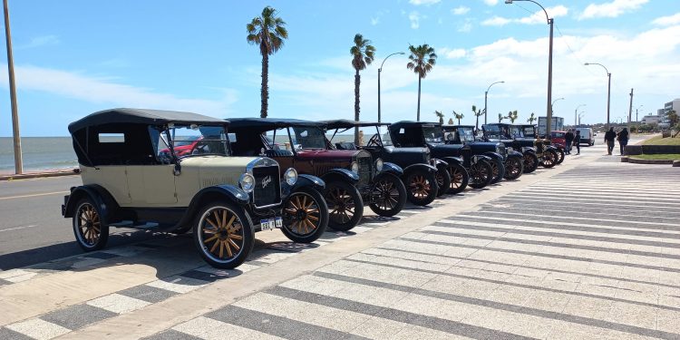 Comenzó el 8º Encuentro Internacional de Ford T en Piriápolis