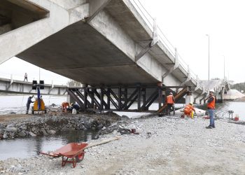 Primera viga de contención permitió estabilizar el Puente de La Barra 2