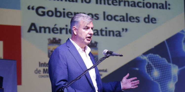 Transformación del sistema de disposición final de residuos anunció Píriz en seminario internacional.