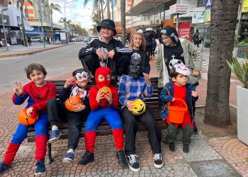 Halloween: niños, adolescentes y adultos colmaron la avenida Gorlero