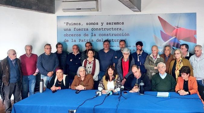 Frente Amplio respaldó a De los Santos luego que justicia archivara denuncias