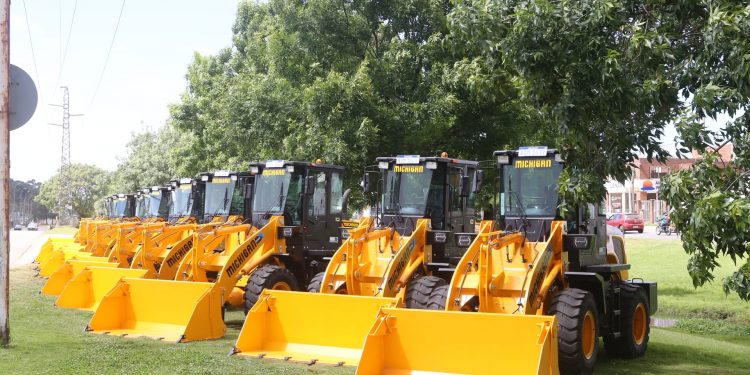 Administración Antía exhibió maquinaria por dos millones de dólares que adquirió para fortalecer su flota municipal