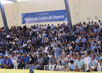 Maldonado se puso celeste: cientos de personas alentaron a la selección en pantalla gigante
