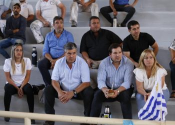Autoridades de la IDM disfrutaron junto al público del primer partido de Uruguay