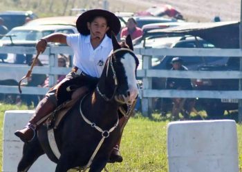 Echeverría fijó posición a favor de la participación de niños menores de 11 años en los concursos de rienda