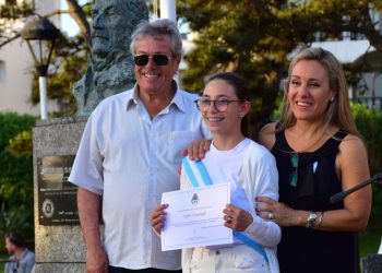 Unos 50 argentinos residentes prometieron su bandera en suelo fernandino