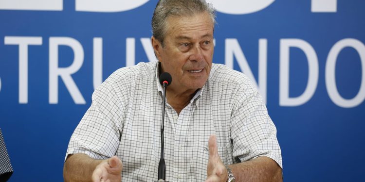 Ordenando esperanzas ; Antía entregó promesas de compraventa a familias