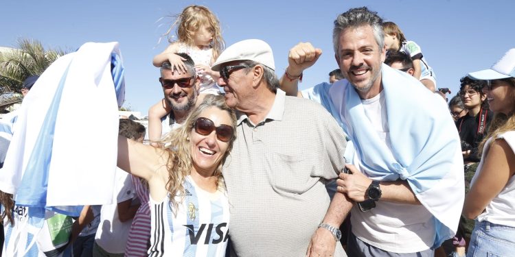 Intendente Antía festejó con hinchas argentinos triunfo de la copa del mundo