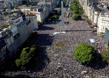 Argentina: Locura y descontrol para ver a los campeones del mundo
