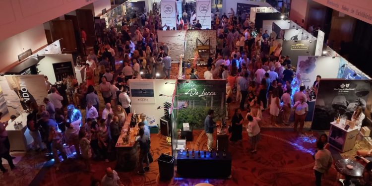 Unas 1400 personas asistieron a la primera jornada del Salón Internacional del Vino en Enjoy
