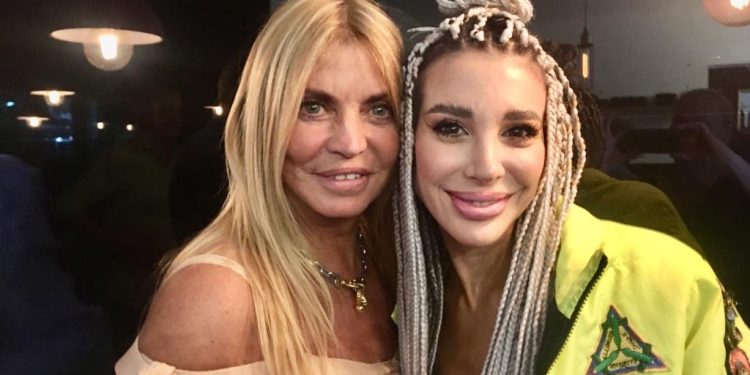 Stefy Xipolitakis en la inauguración de W Café