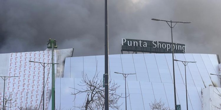 Trabajadores del Punta Shopping tendrán seis meses más el seguro especial de desempleo