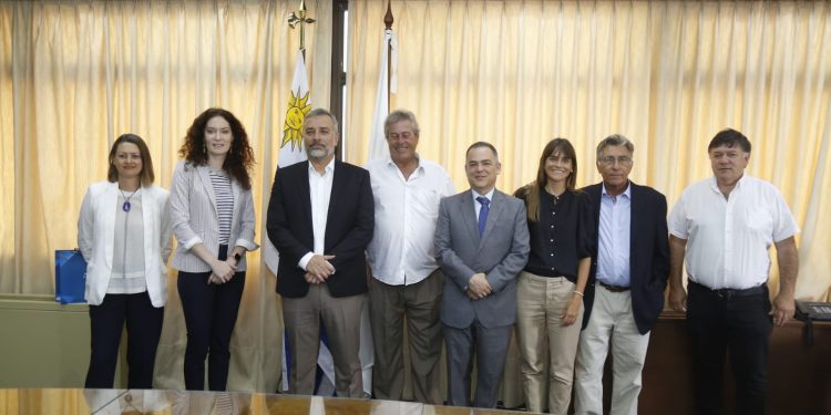 Seguridad y prevención de adicciones en reunión con delegación de EEUU