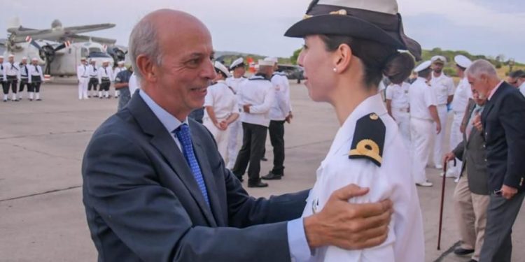 Se recibió la primera mujer piloto en la historia de la Aviación Naval