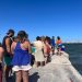 Miles de turistas llegan cada verano a La Isla Gorriti