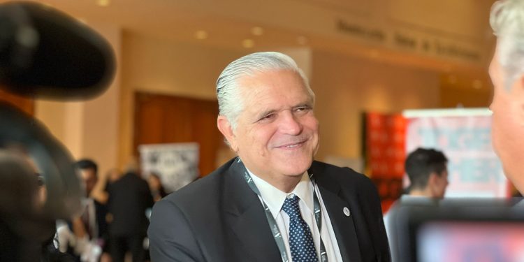 López Murphy: «el kirchnerismo es capaz de hacer faltar la arena en el Sahara»