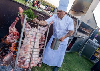 Reconocido chef brindará un taller de carnes ahumadas en la playa La Rinconada