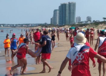Guardavidas de Maldonado afirman que playas continúan con alta concurrencia debido a la ola de calor