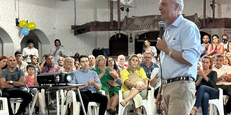 Con la mira puesta a formar una nueva corriente electoral Mejor País y Lista 40 se encontraron en Plenario