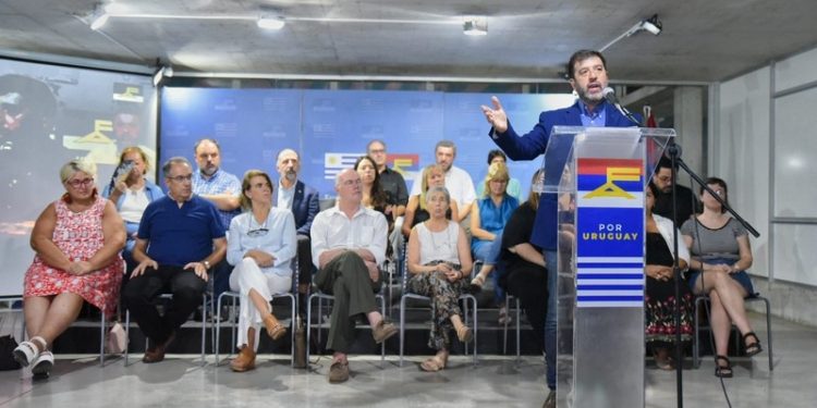 Frente Amplio señala que Uruguay vive un profundo proceso de deterioro a tres años del gobierno de Lacalle