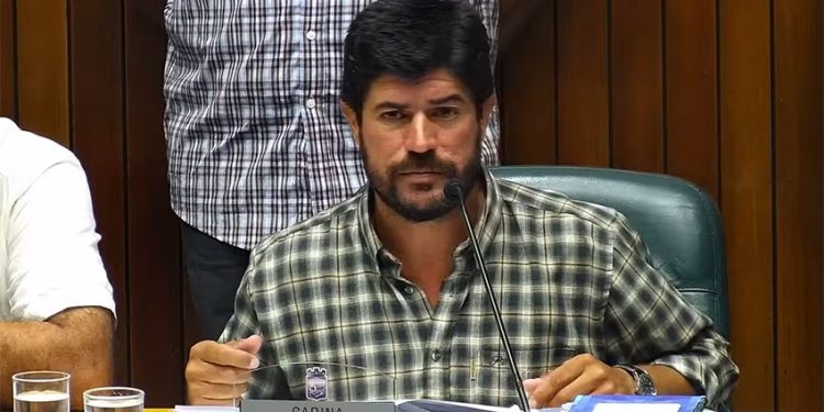 Llamado a Graña a régimen de Comisión General naufragó en la junta