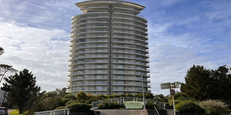 Dos hombres fueron formalizados por el robo en un edificio en Punta del Este