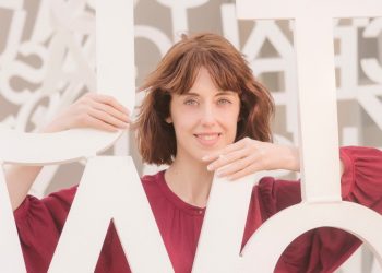 La exitosa escritora española Irene Vallejo llega al Museo de Arte Contemporáneo Atchugarry