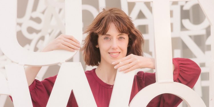 La exitosa escritora española Irene Vallejo llega al Museo de Arte Contemporáneo Atchugarry