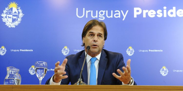 Evaluación de Equipos Consultores: 45 % aprueba y 33 % desaprueba la gestión del presidente