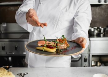 Corporación Gastronómica pide que vuelva el descuento del 18 % para servicios gastronómicos que se abonen con tarjeta extranjera