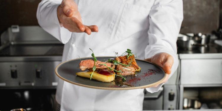 Corporación Gastronómica pide que vuelva el descuento del 18 % para servicios gastronómicos que se abonen con tarjeta extranjera
