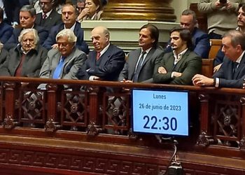 Presidente y ex mandatarios recordaron en un acto la última sesión del Parlamento que disolvió las cámaras