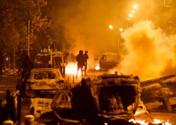 Francia sumergida en el caos: abuela del menor asesinado pidió que cesen los disturbios