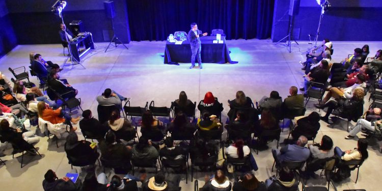 Educación y deporte se dan la mano en charla de destacado psicólogo