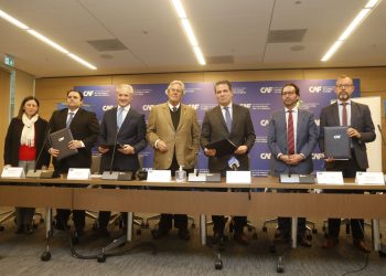 Con Antía como testigo de honor quedó firmado préstamo para realojo del Kennedy