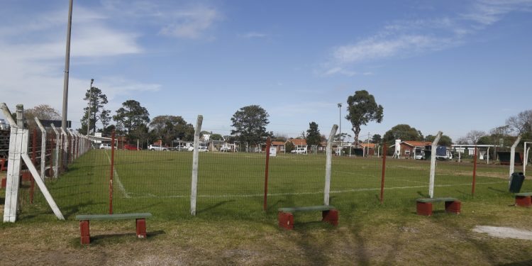 Comenzó ejecución de canchas de césped sintético para todo el departamento con una inversión de 1.100.000 dólares