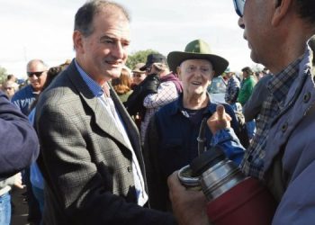 Cabildo Abierto comienza recolección de firmas por usura y deuda justa