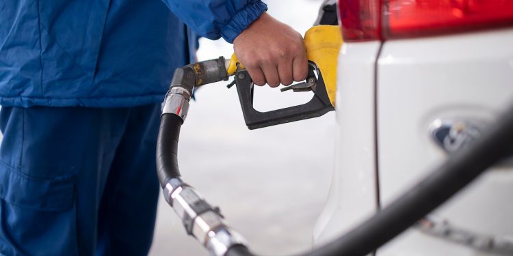 Combustibles aumentarán en setiembre