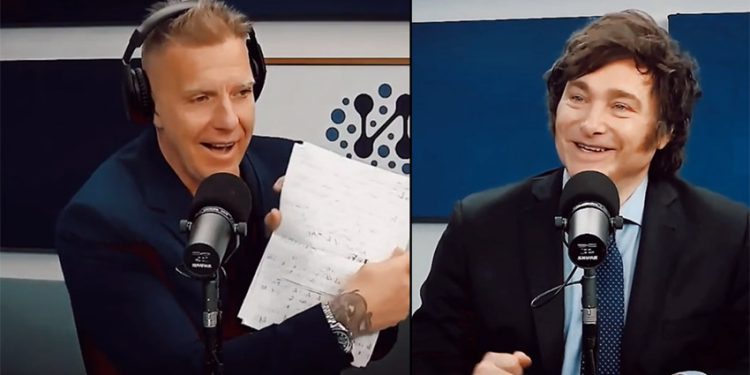 Milei y un regalo a conocido conductor argentino; Emoción y agradecimiento en plena entrevista.