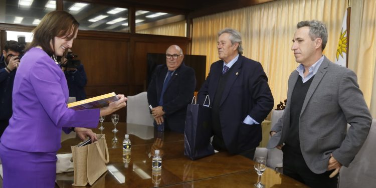 Embajadora de EE.UU. dispuesta a colaborar con INTEGRA, Plan Piloto de tratamiento de adicciones