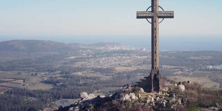 Clausuraron el ingreso a la cruz del Cerro Pan de Azúcar pero el ascenso continúa habilitado