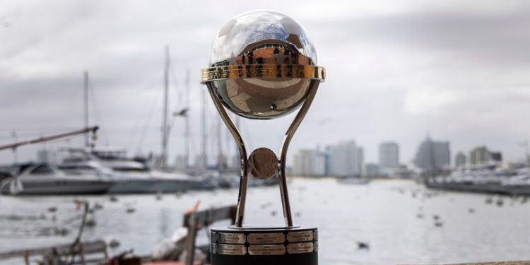 Aeropuerto de Punta del Este recibe equipos, hinchas y visitantes de cara a la final de la Copa Sudamericana
