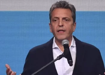 Massa apuntó a los indecisos, los jóvenes y adultos mayores